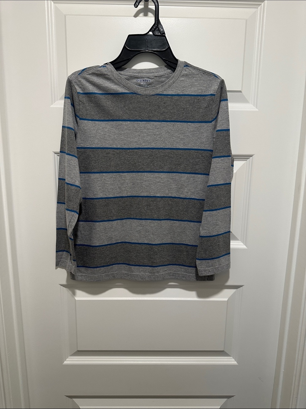 Old Navy Gray Long-Sleeve Striped Tee with Blue Accents